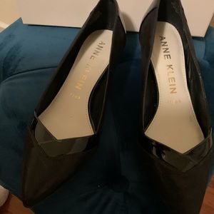Anne Klein Shoes - Anne Klein black pointy toe kitten heels Anne Klein Shoes - Anne Klein black pointy toe kitten heels
